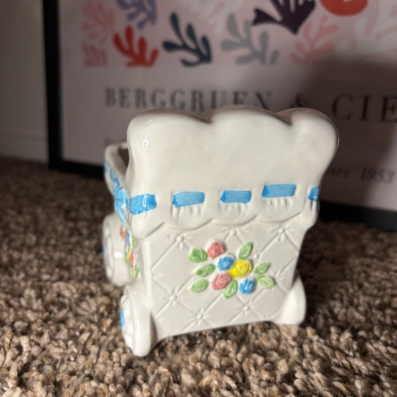 Vintage CMC 1989 Ceramic Baby Carriage Planter - Picture 5 of 11